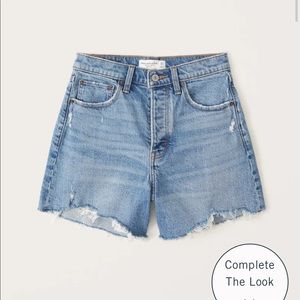 Abercrombie & Fitch dad short high-rise denim shorts.